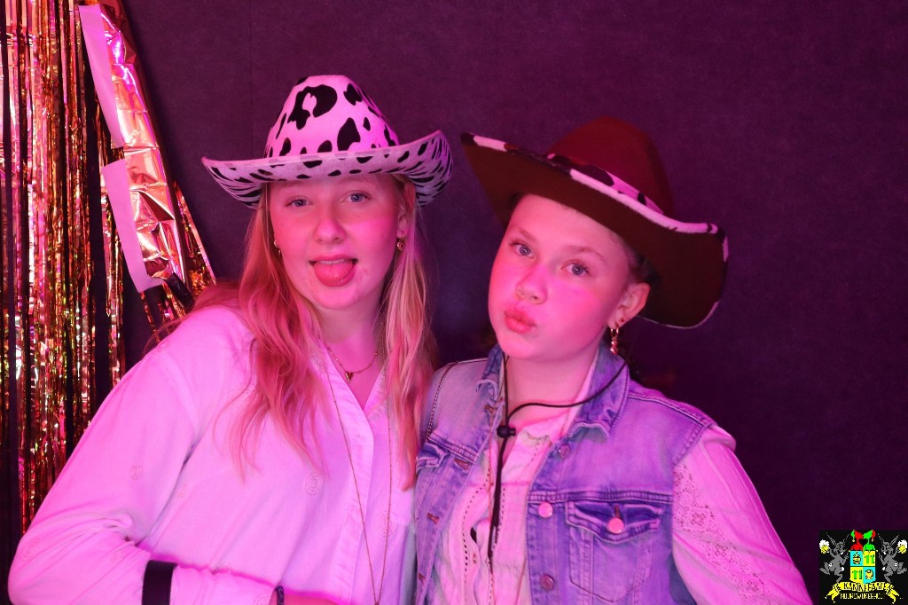 ../Images/Jeugd Opwarmbal Photobooth 224.jpg